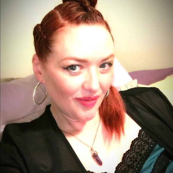 COPY - Meet your Posher, Emily - Picture 2 of 3